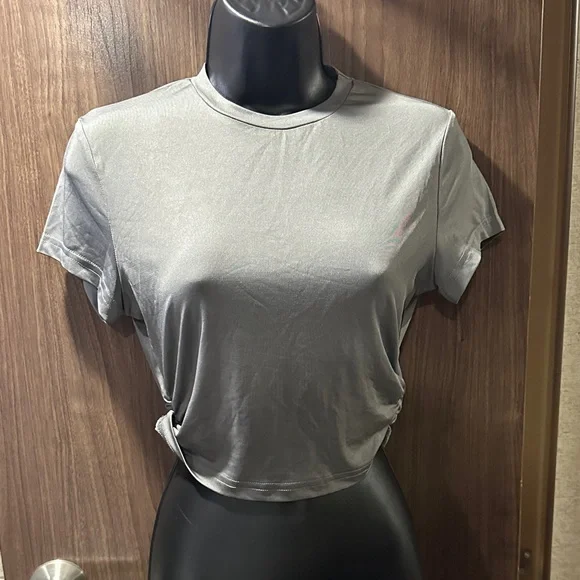 Chic Gray Cropped Tee - Picture 2 of 4